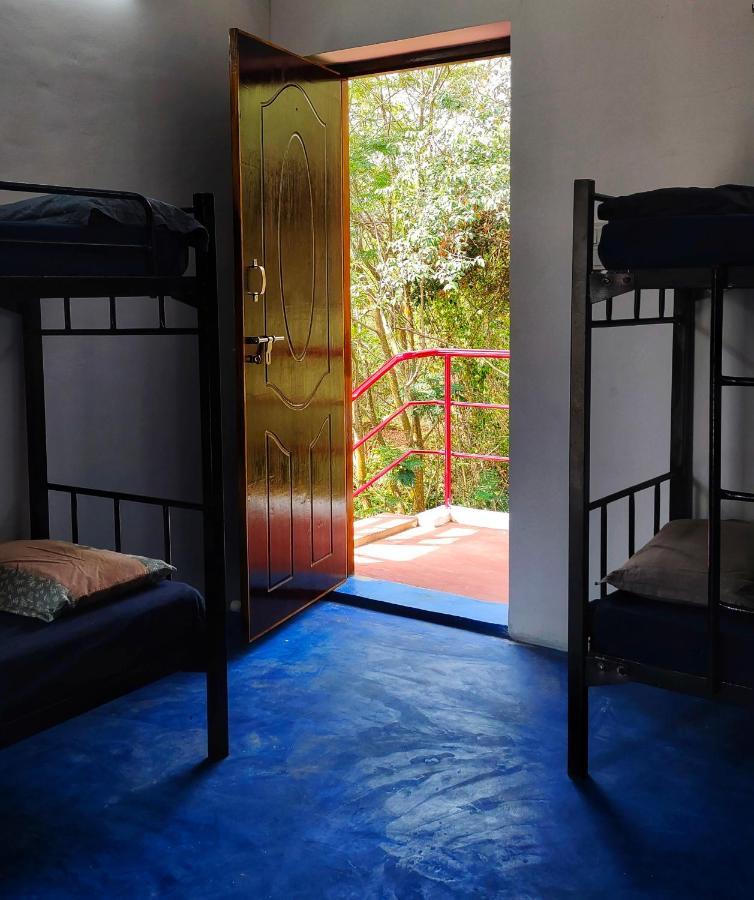 Auberge de jeunesse Travellers Tribe By Livelehood Habitat à Auroville Extérieur photo