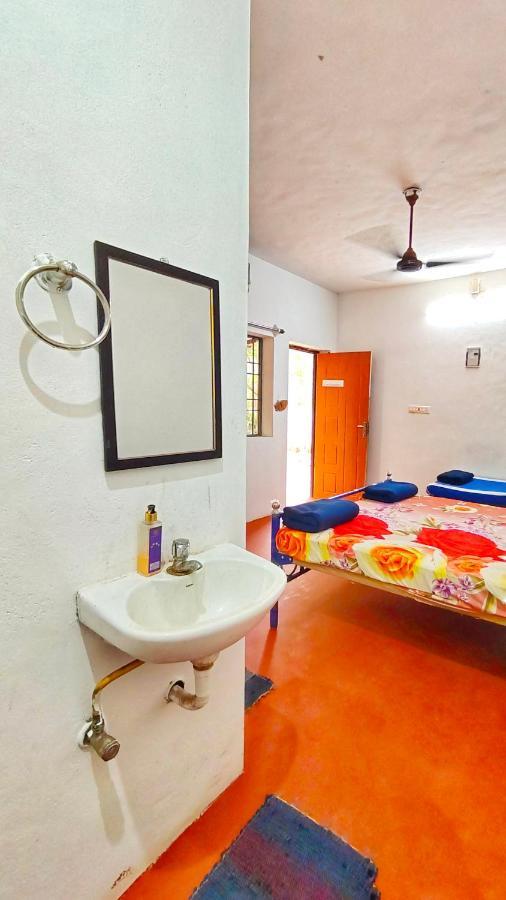 Auberge de jeunesse Travellers Tribe By Livelehood Habitat à Auroville Extérieur photo